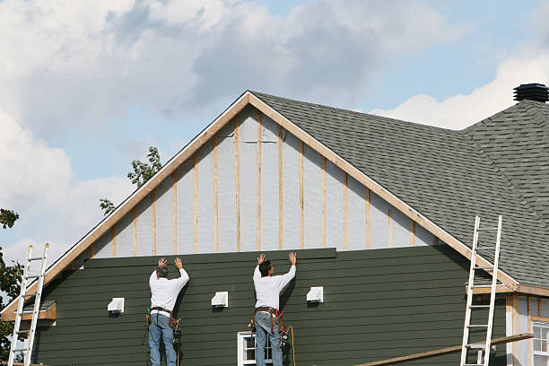 Professional Siding technician working in Dayton, TX